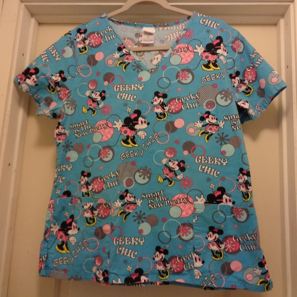 MINNIE MOUSE DISNEY CUTE SCRUBS TOP M